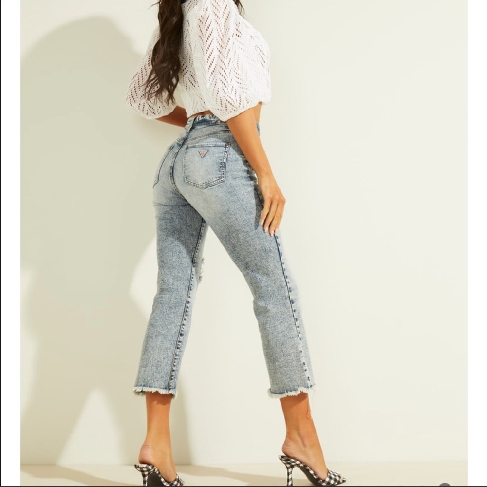 Guess Light Wash Cropped Ankle Jeans